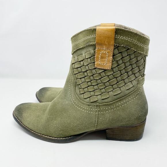 Diba True Sage Green Suede Free Pass Western Ankle Booties Women's Sz 9 Pull On - Picture 3 of 9